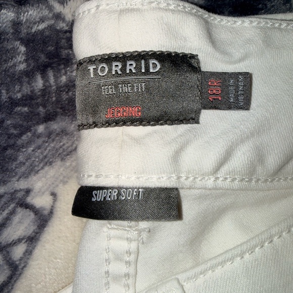 Torrid Super Soft White Jeggings - Picture 4 of 7